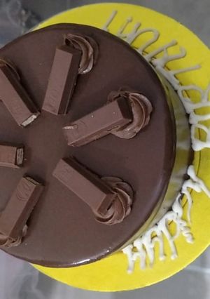 A picture of Brownie Cake.