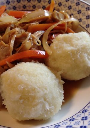 A picture of Kartoffelklöße: German Potato Dumplings (using raw potatoes).