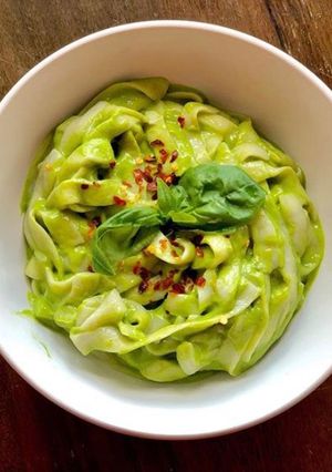 Una foto de Ensalada de Tagliatelle y Palta 🥑🍝