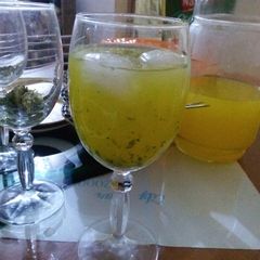 A picture of Mango lemonade.