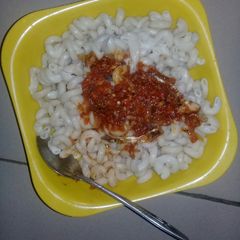 A picture of White macaroni with sauce.