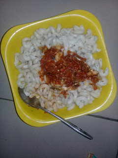 A picture of White macaroni with sauce.