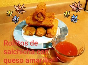 Una foto de Rollitos de salchicha con queso amarillo