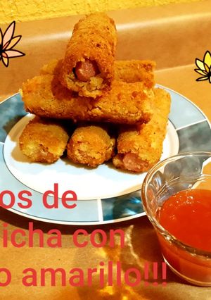 Una foto de Rollitos de salchicha con queso amarillo