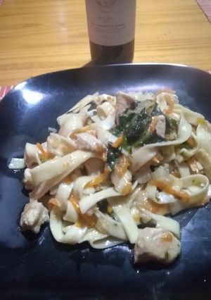 Una foto de Caseritos con pollo y espinacas