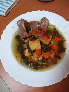 Una foto de Potaje de berros con costillas
