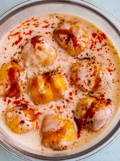 દહીં વડા (Dahi Vada Recipe In Gujarati) રેસીપી મુખ્ય ફોટો