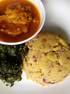 A picture of Omushenye with ingoho and seveve.