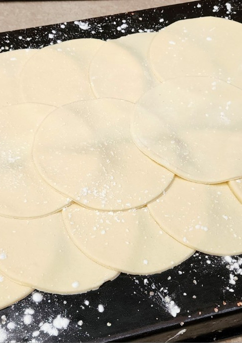 Una foto de 🥟Masa de empanadas #Sintacc con premezcla casera 🥟