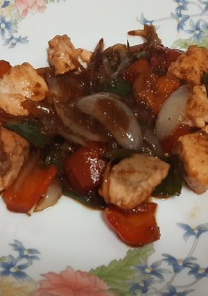 Foto principal de Verduras y salmón con salsa de soja