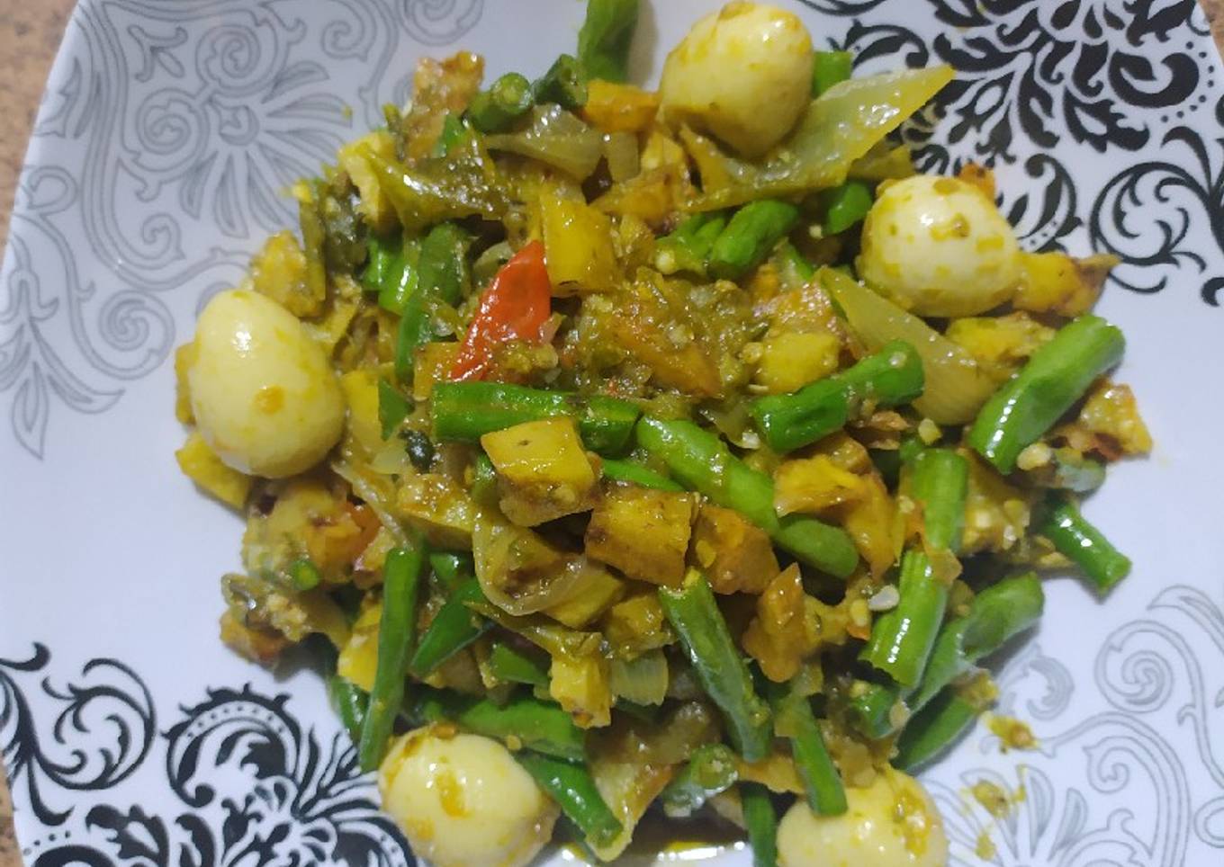 Sambel Partai PKB (cabe ijo, telur puyuh, kentang, buncis)