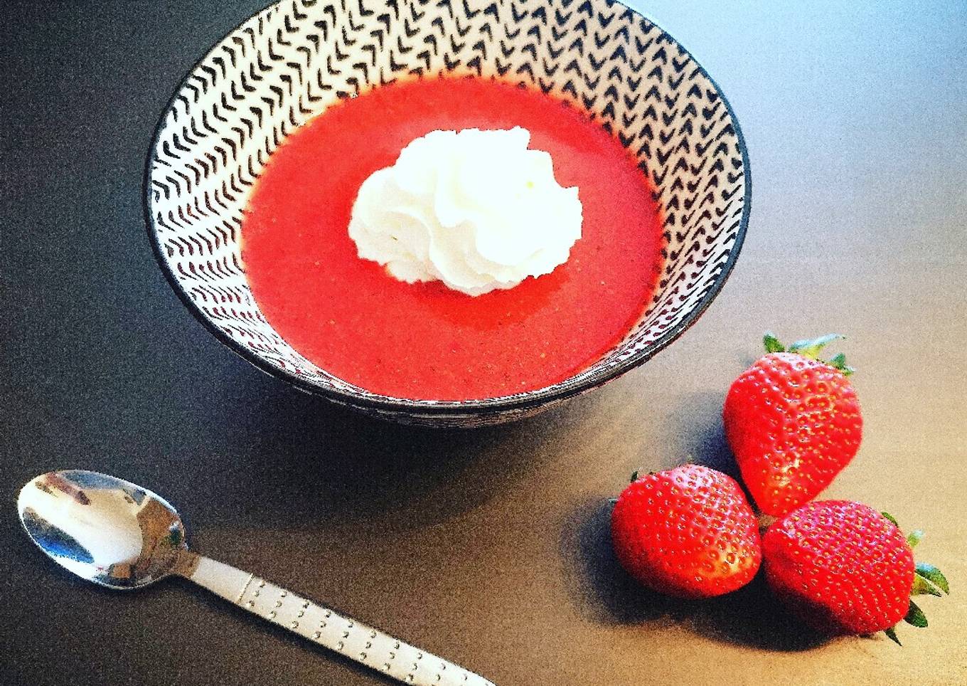 Soupe de fraises à la menthe
