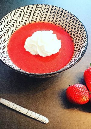 Une photo de Soupe de fraises à la menthe