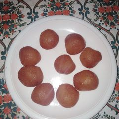 A picture of Gulab jamun.
