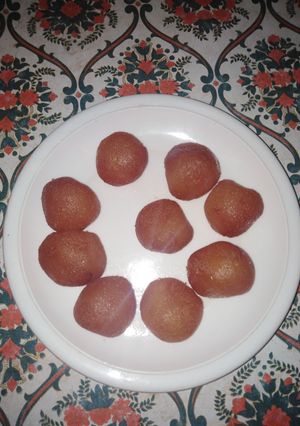 A picture of Gulab jamun.