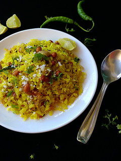 A picture of Maharashtrian Kanda Poha.