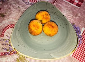 Una foto de Bolas de arroz rellenas
