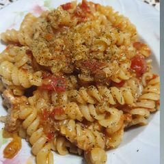 A picture of Fusilli tuna pomidoro.