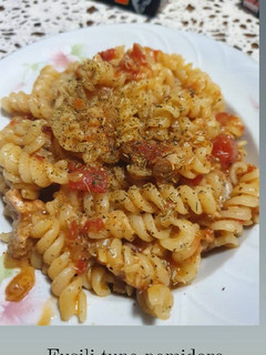 A picture of Fusilli tuna pomidoro.