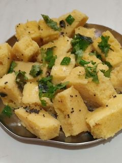 નાયલોન ખમણ (Nylon Khaman Recipe In Gujarati) રેસીપી મુખ્ય ફોટો