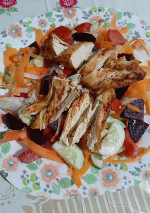 Una foto de Ensalada con pollo