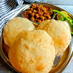 A picture of Bhatura.