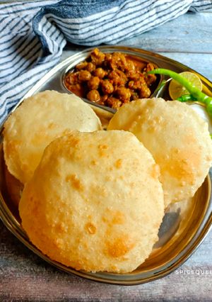 A picture of Bhatura.