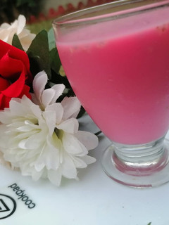 A picture of Rose Milk with Nuts 🌹🥜.