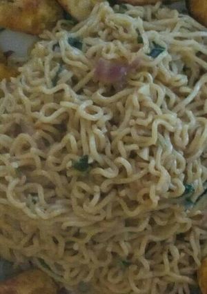 A picture of Fried plantain and noddles.