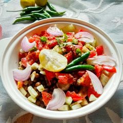 A picture of Spicy chana chaat.