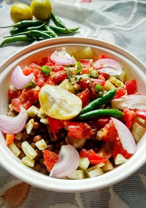 A picture of Spicy chana chaat.