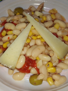 Una foto de Ensalada de alubias con caballa