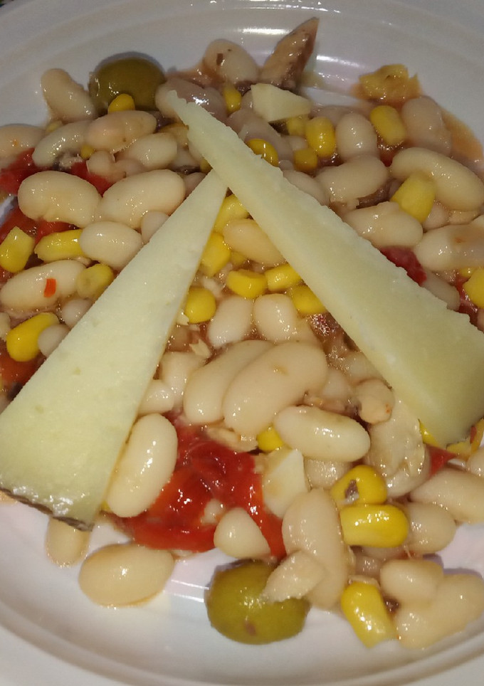 Una foto de Ensalada de alubias con caballa