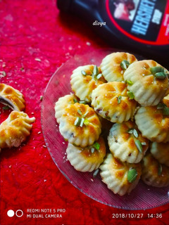 A picture of Pistachio choco Maamoul.