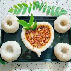 A picture of Steamed Rice Dumpling (undi).