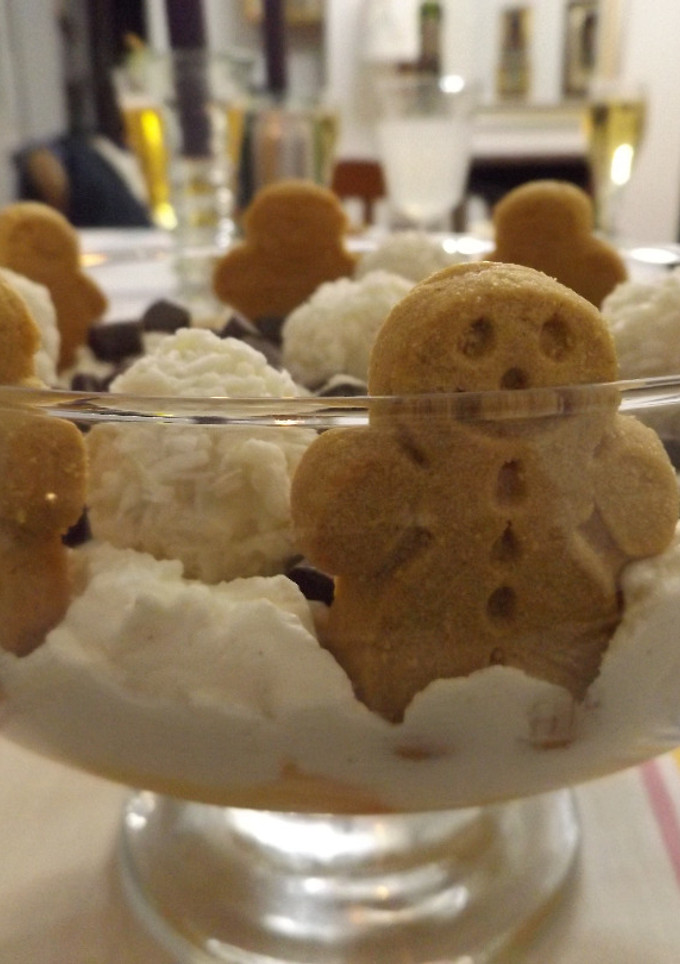 Una foto de Postre de mandarinas con muñecos de jengibre