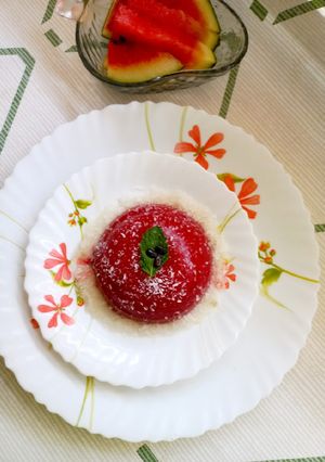 A picture of Watermelon pudding.