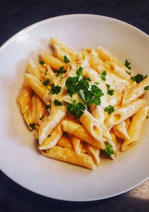 Une photo de Penne rigate sauce au comté et échalottes