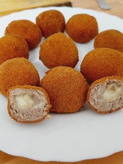 Una foto de Bolitas de carne picada con queso