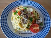 Una foto di spaghetti con lupini legumi