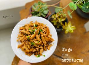 Hình của món Ức gà rim nước tương.