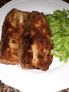 Una foto de Filetes de berenjena rellenos de jamón serrano y queso