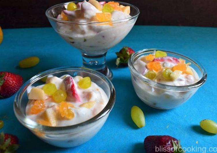 Creamy fruit raita (hung yogurt with fruits)