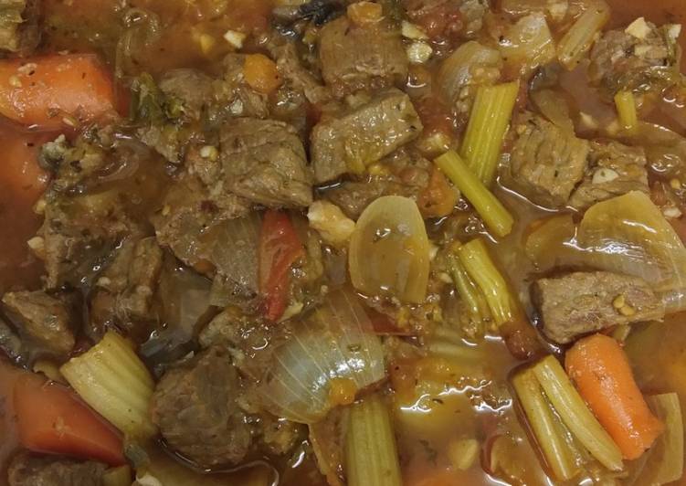 Langkah Mudah untuk Menyiapkan Slow Cooker Beef Stew 😍, Bisa Manjain Lidah