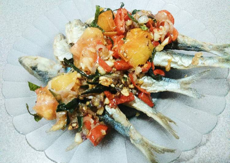 Resep Ikan sarden tabur sambal yang Lezat Sekali