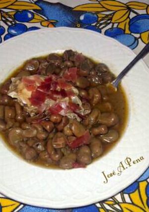 Foto principal de Guiso de habas con huevo y jamón