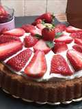Crostata morbida con crema al mascarpone.. Fragole e menta
