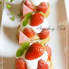 A picture of Miniature Strawberry Tart.