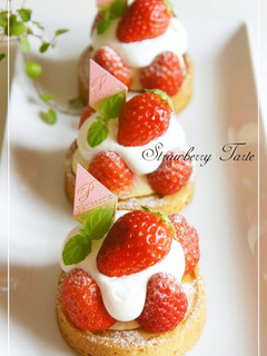 A picture of Miniature Strawberry Tart.
