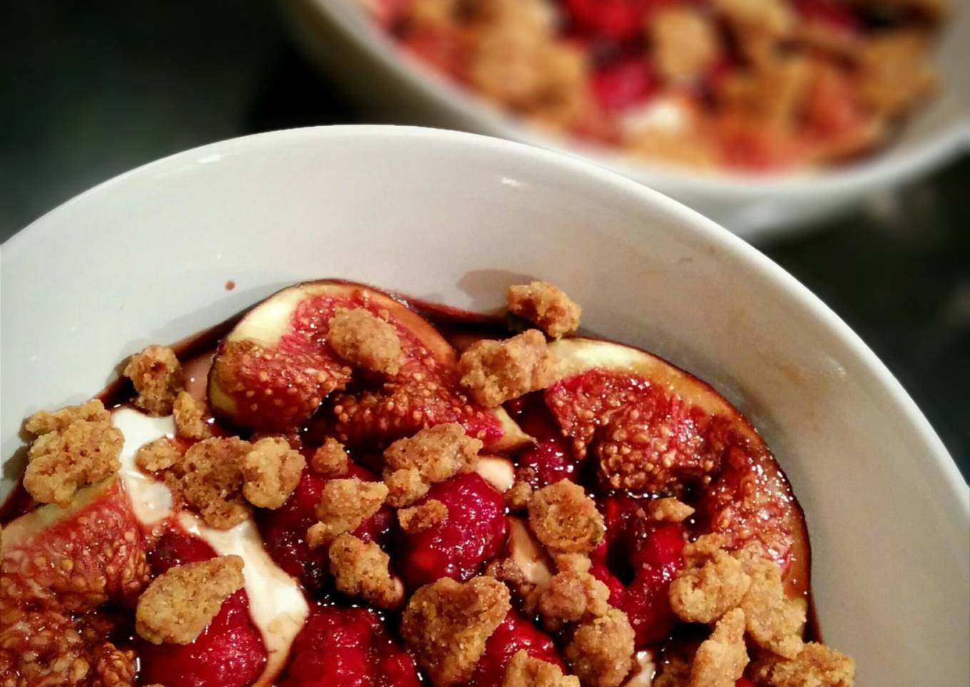 Vanilla balsamic figs and raspberries, ginger'n'lime crumble and Greek yoghurt
